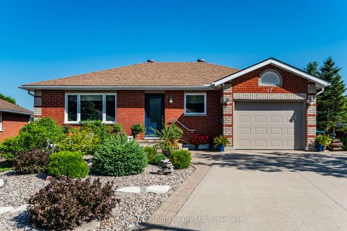 17 Charles St, Penetanguishene, ON, L9M2G6 | Card Image