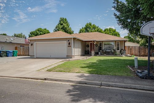 302 Candis Dr, Eagle Point, OR, 97524-9479 | Card Image