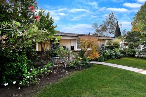 15344 Greenleaf St, Sherman Oaks, CA, 91403-4052 | Card Image