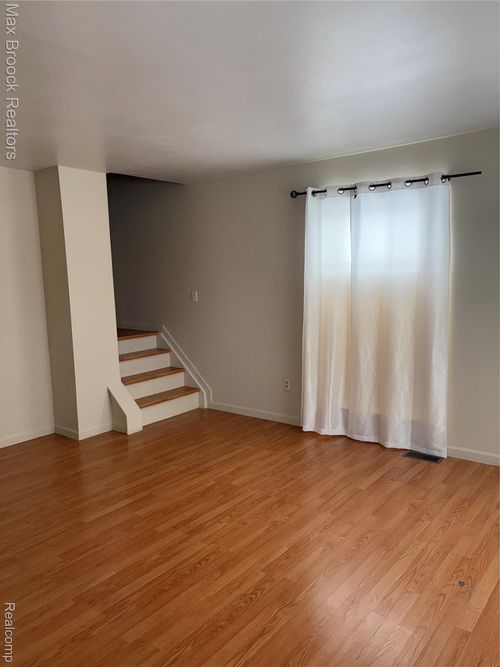 35122 Terrybrook Dr, Sterling Heights, MI, 48312-3647 | Card Image