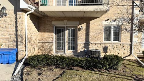 112-4016 Kilmer Dr, Burlington, ON, L7M5A7 | Card Image