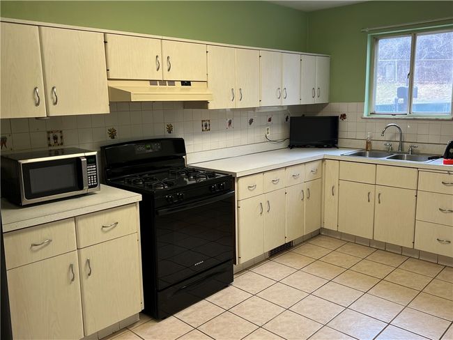 545 Howard St, Townhouse with 2 bedrooms, 1 bathrooms and null parking in E Pittsburgh PA | Image 7