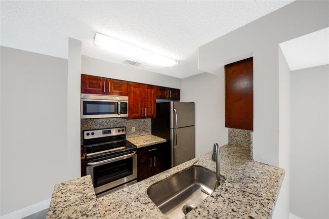 APT-6103 - 2926 S University Dr, Condo with 1 bedrooms, 1 bathrooms and null parking in Davie FL | Image 5
