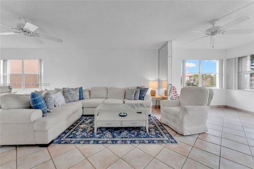 apt-201-9721 Sunrise Lakes Blvd, Sunrise, FL, 33322-6215 | Card Image