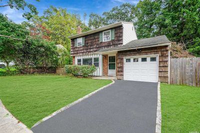 8 Crest Hill Court, House other with 3 bedrooms, 1 bathrooms and null parking in Huntington Station NY | Image 1