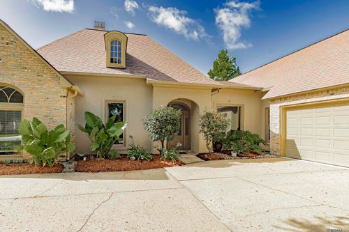 40204 Pelican Point Pkwy, Gonzales, LA, 70737-8511 | Card Image