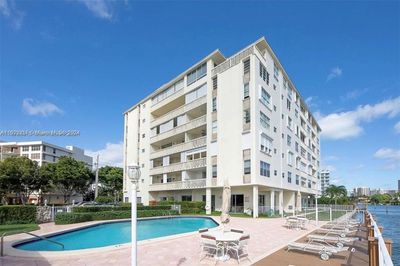 6A - 9111 E Bay Harbor Dr, Condo with 2 bedrooms, 2 bathrooms and null parking in Bay Harbor Islands FL | Image 2