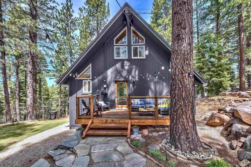 10146 Surrey Pl, Truckee, CA, 96161-1215 | Card Image