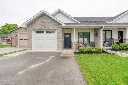 695 Yonge St, Palmerston, ON, N0G | Card Image