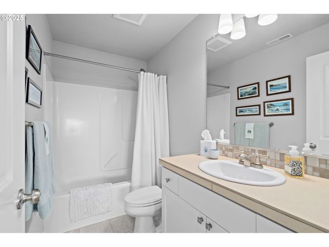 1010 Nw 1 St St, House other with 4 bedrooms, 3 bathrooms and 2 parking in Dundee OR | Image 30