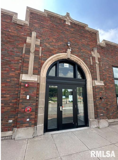 103-601 W 2nd St, Davenport, IA, 52801-1015 | Card Image