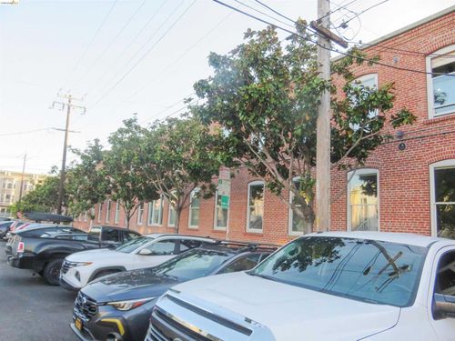 212-720 York St, San Francisco, CA, 94110-2155 | Card Image