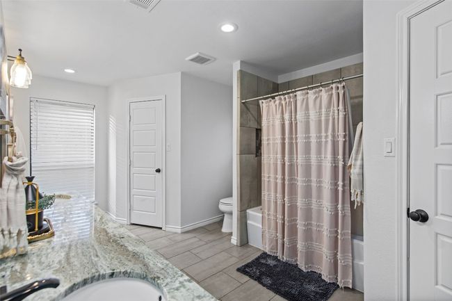 Ample space to get ready each day! | Image 17