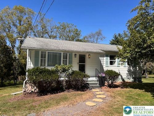 2395 Taylor Dr, Center Valley, PA, 18034-8712 | Card Image