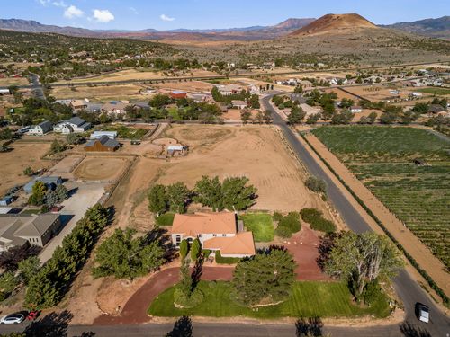 1217 N Horsemans Park Dr, Dammeron Valley, UT, 84783-5027 | Card Image
