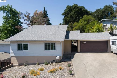 3488 Brookdale Blvd, Castro Valley, CA, 94546-2057 | Card Image