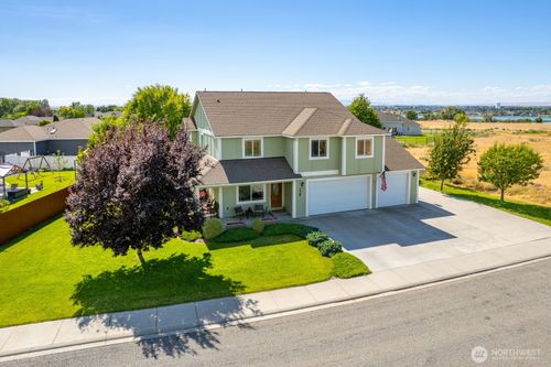 138 Scenic Dr Ne, Moses Lake, WA, 98837-8543 | Card Image