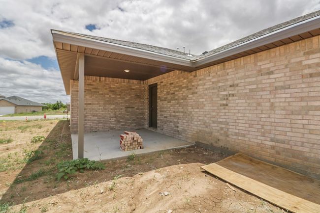 Side Patio | Image 22