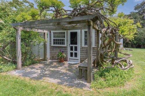 40 Scotchmans Ln, West Tisbury, MA, 02575-5467 | Card Image