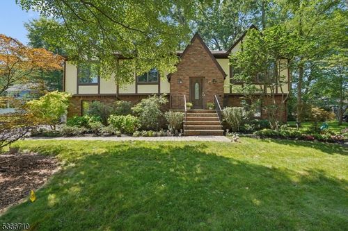 15 Woglum Pl, Berkeley Heights, NJ, 07922-1624 | Card Image