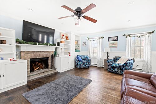 230 Eastport Manor Rd, Manorville, NY, 11949-3381 | Card Image