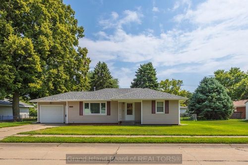 1924 25th St, Central City, NE, 68826-2136 | Card Image