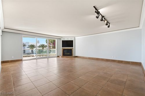 unit-301-2857 Paradise Rd, Las Vegas, NV, 89109-5287 | Card Image