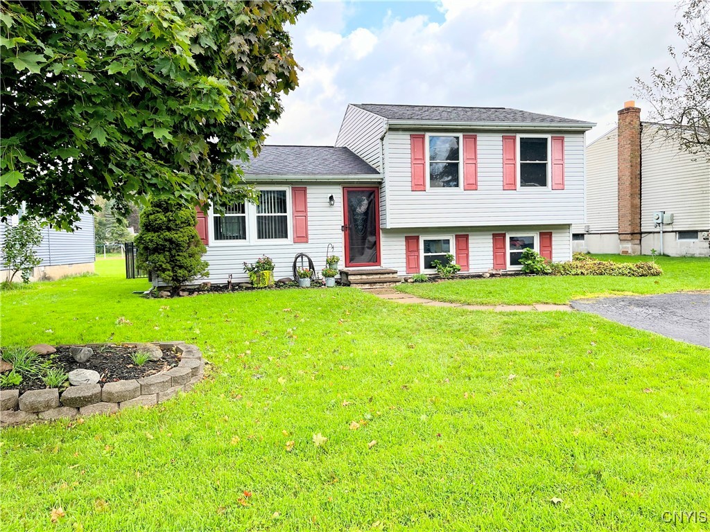 Merganser Dr, Liverpool, NY 13090