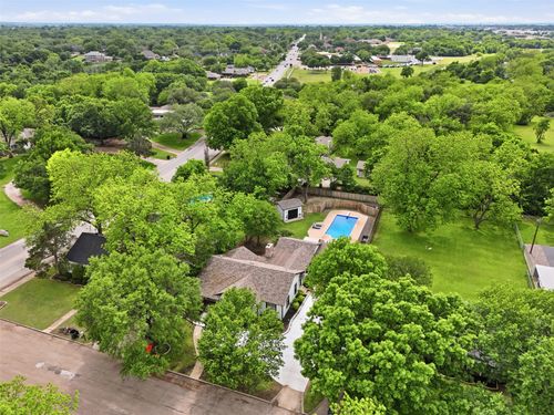 216 Sunset Dr, Cleburne, TX, 76033-4735 | Card Image