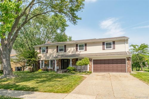 35484 Bennett St, Livonia, MI, 48152-2923 | Card Image