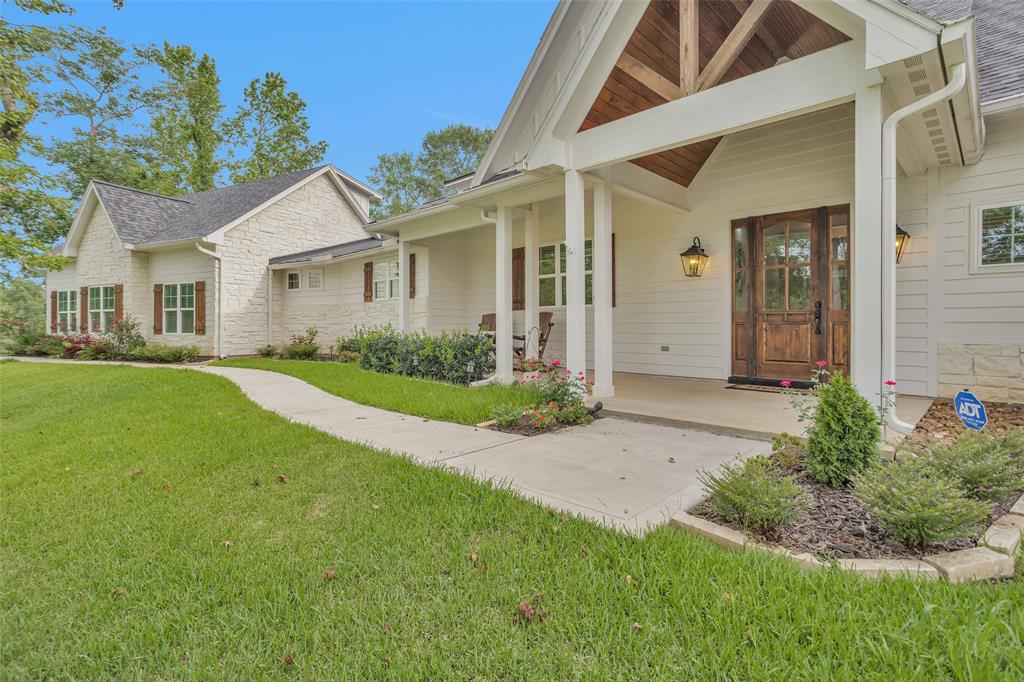 Sterling Ct, Willis, TX 77378