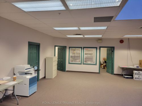 15-294-300 Talbot St, Saint Thomas, ON, N5P4E2 | Card Image