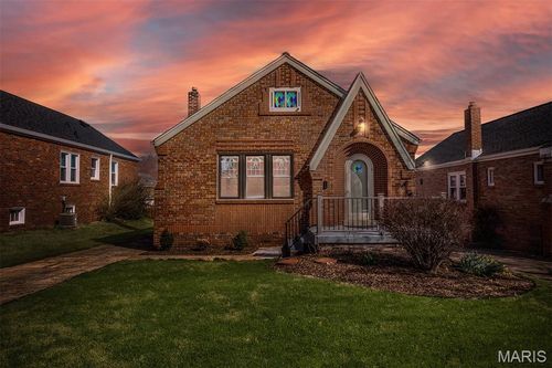 9018 Kathleen Ave, Saint Louis, MO, 63123-4610 | Card Image