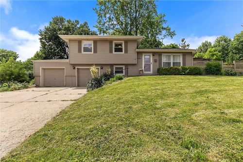 506 Moss Ave, Liberty, MO, 64068-2230 | Card Image