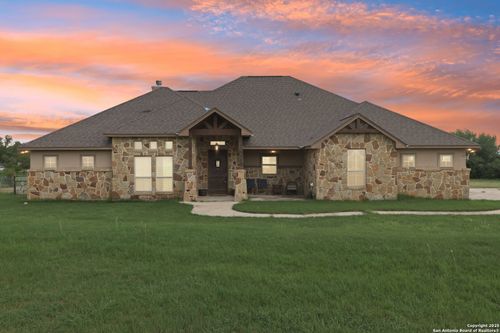 512 Wagon Train Rd, La Vernia, TX, 78121-4669 | Card Image