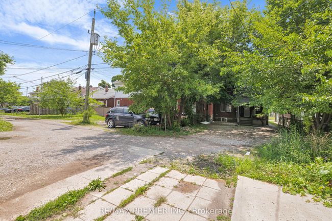 510 Randolph Ave, House other with 6 bedrooms, 2 bathrooms and 2 parking in Windsor ON | Image 10