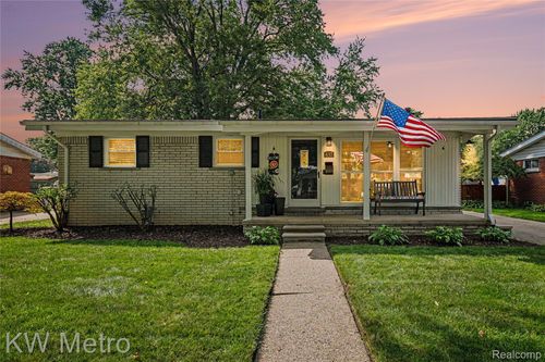637 Kenyon Dr, Troy, MI, 48083-1052 | Card Image