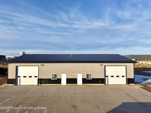 275 22nd St E, Dickinson, ND, 58601-6509 | Card Image