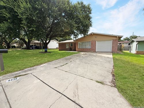 4438 Newcome Dr, San Antonio, TX, 78229-5052 | Card Image