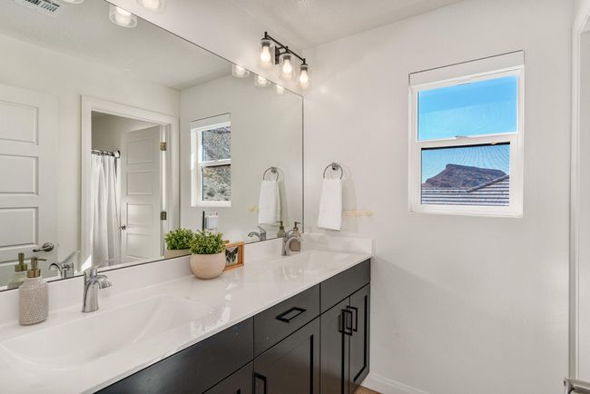 Upstairs Full Bathroom | Image 70