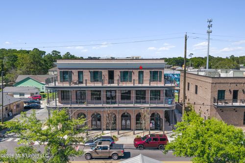 a305-1515 Government St, Ocean Springs, MS, 39564-3825 | Card Image