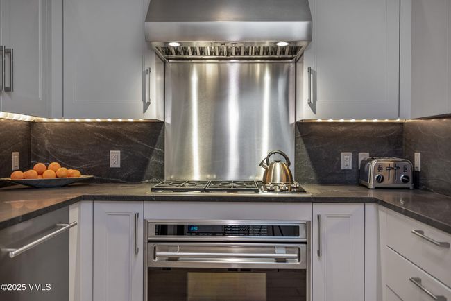 C - 141 E Meadow Dr, Condo with 2 bedrooms, 3 bathrooms and 1 parking in Vail CO | Image 13