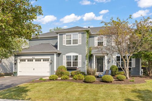 812 Metropolitan Ave, Bolingbrook, IL, 60490-5018 | Card Image