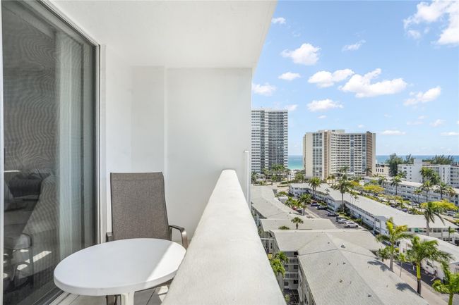 APT-1008 - 3113 S Ocean Dr, Condo with 2 bedrooms, 2 bathrooms and null parking in Hallandale Beach FL | Image 10
