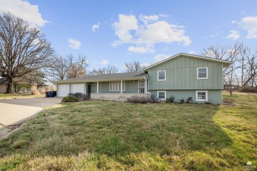 4565 N Highway 99, Wamego, KS, 66547-9100 | Card Image