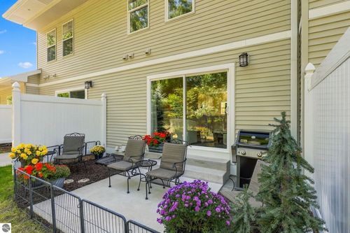 3-1554 Simsbury St, Traverse City, MI, 49686-2326 | Card Image