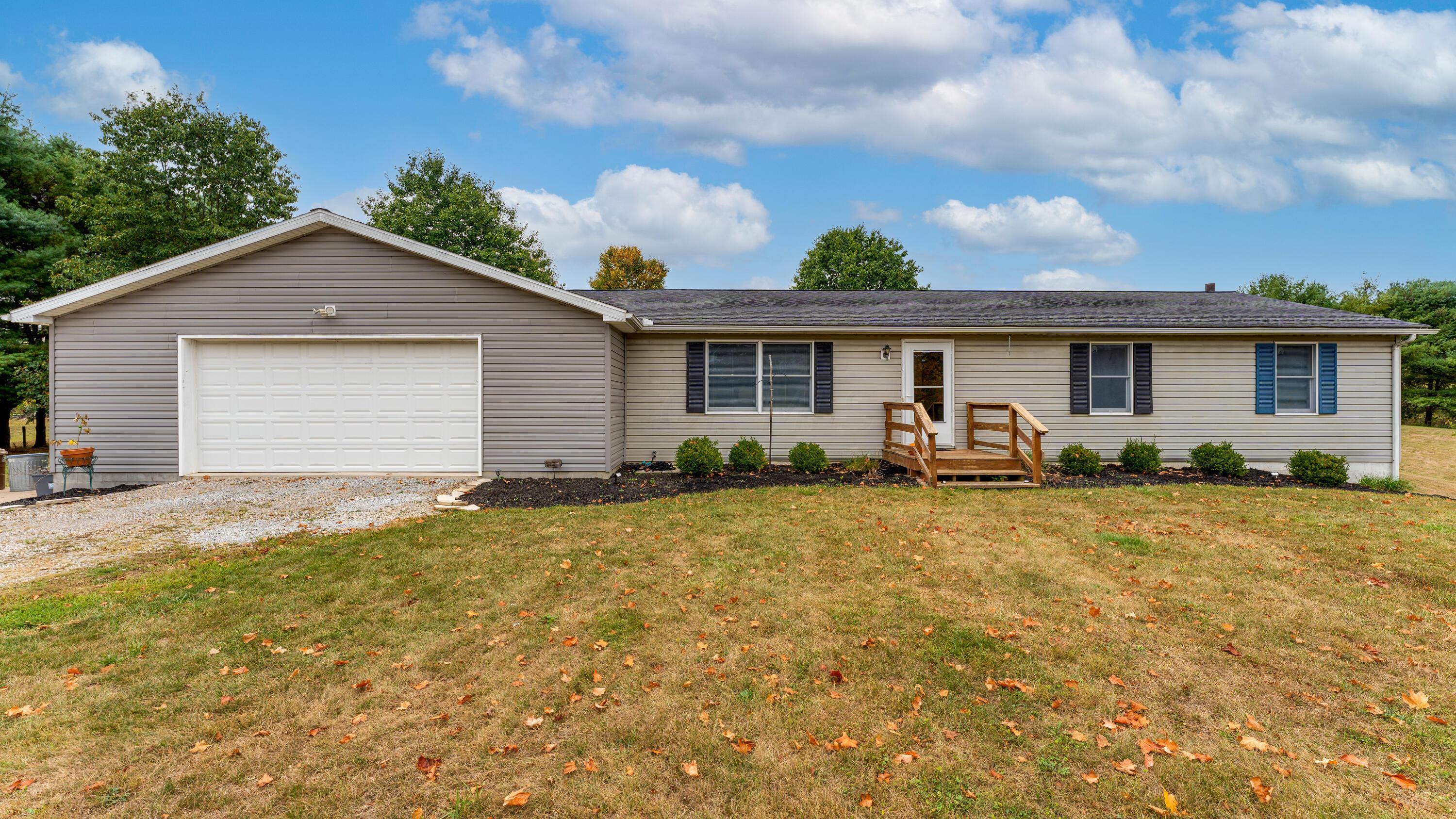 East Pike, New Concord, OH 43762