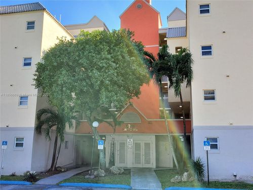 apt-402-8255 Lake Dr, Doral, FL, 33166-7789 | Card Image