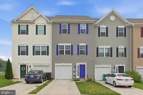 520 Abigail Ave, Waynesboro, PA, 17268-7902 | Card Image