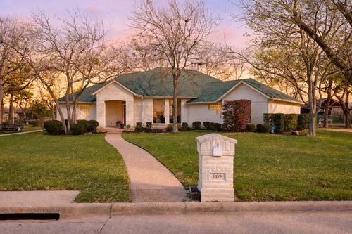 809 Majestic Oaks Ct, Mansfield, TX, 76063-4866 | Card Image